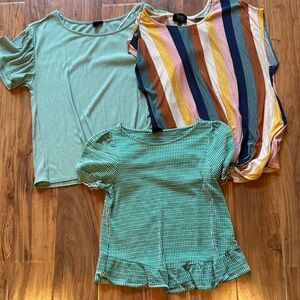 W5 set of 3 short sleeve tops. Size medium ladies